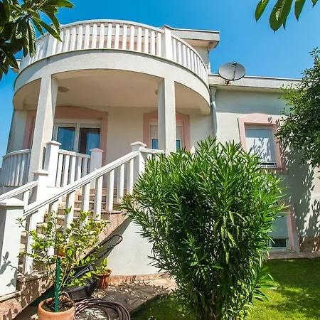 Oggi Villa *